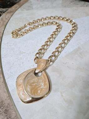 Vintage Napier Gold Tone W/Modernist Enamel Swirl Pattern Pendant Statement Neck